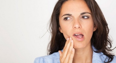 Почему болит зуб под коронкой, и что с этим делать
