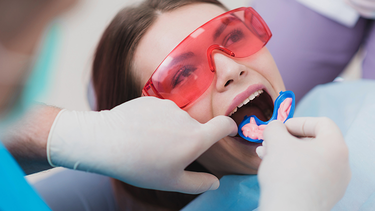 Гиперчувствительность зубов – причины и лечение